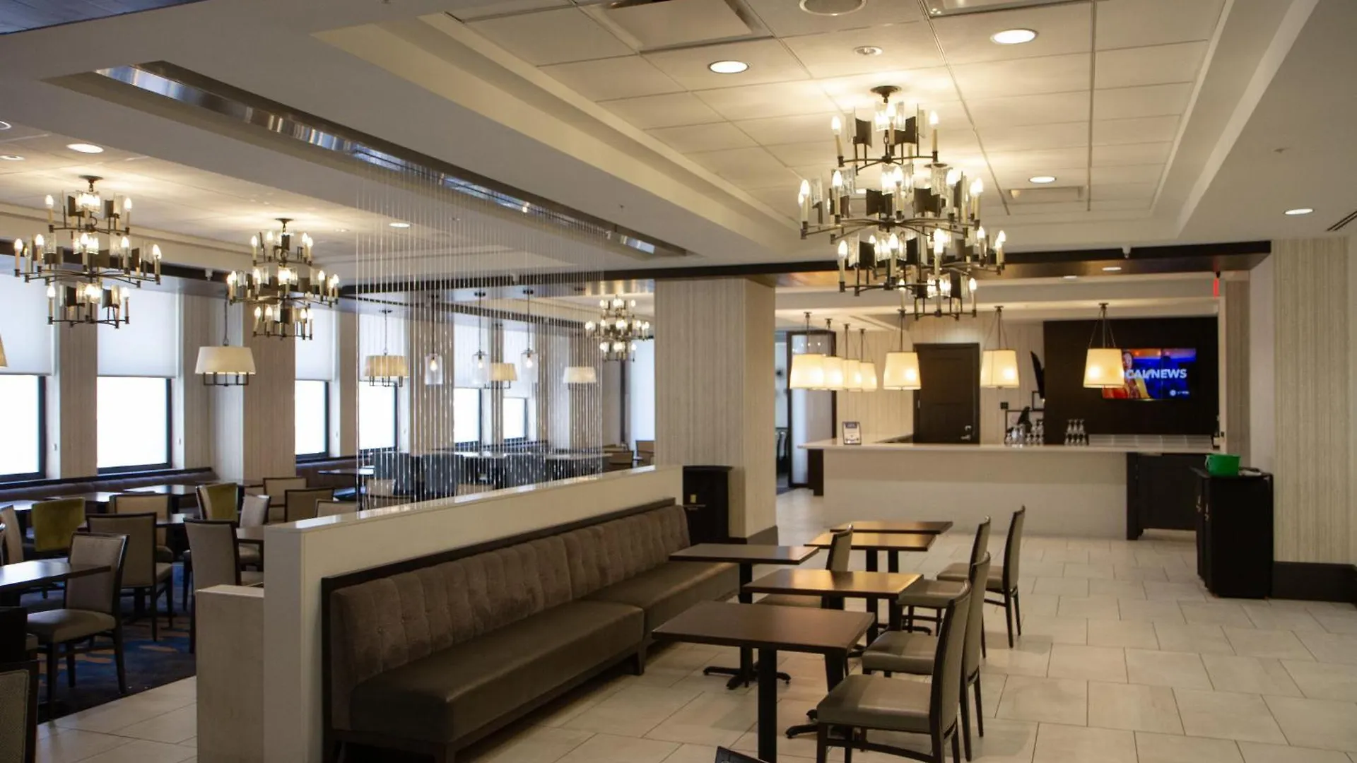 Embassy Suites Louisville Downtown 4*,