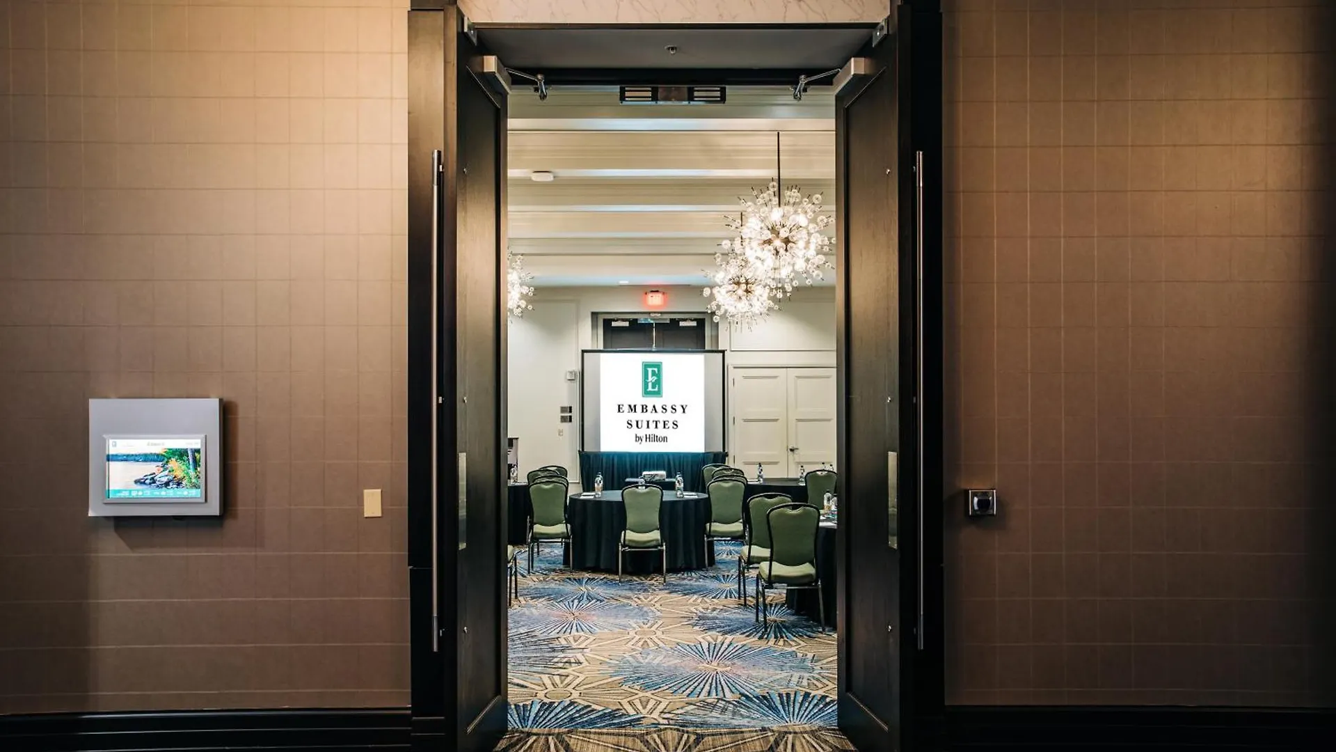 Embassy Suites Louisville Downtown Hotel