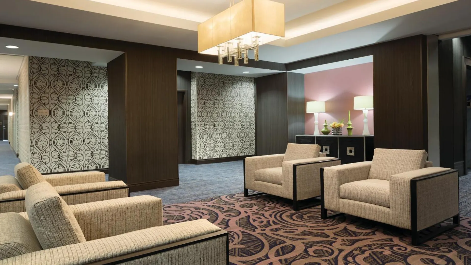 Embassy Suites Louisville Downtown Hotel
