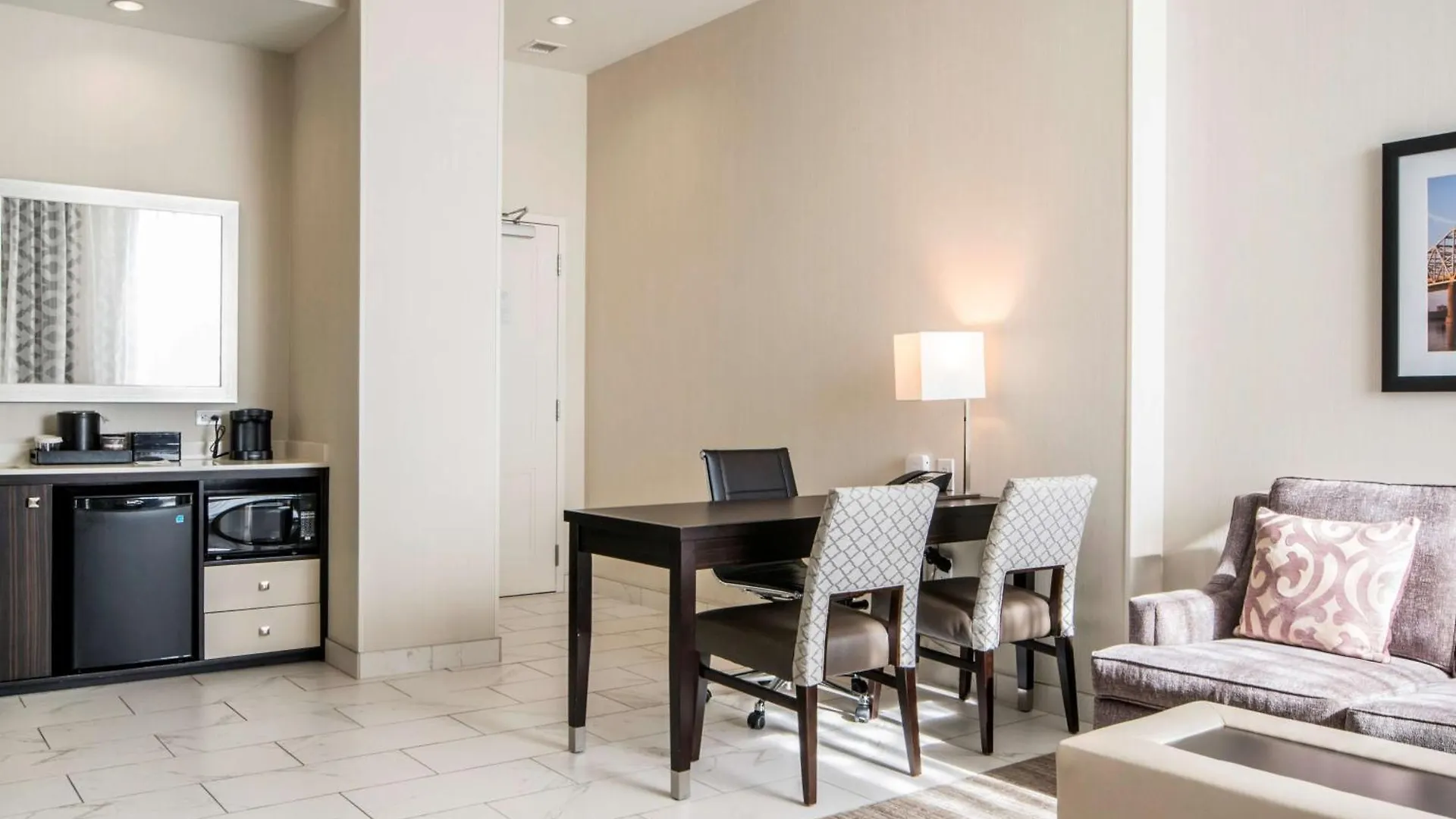 Embassy Suites Louisville Downtown Hotel