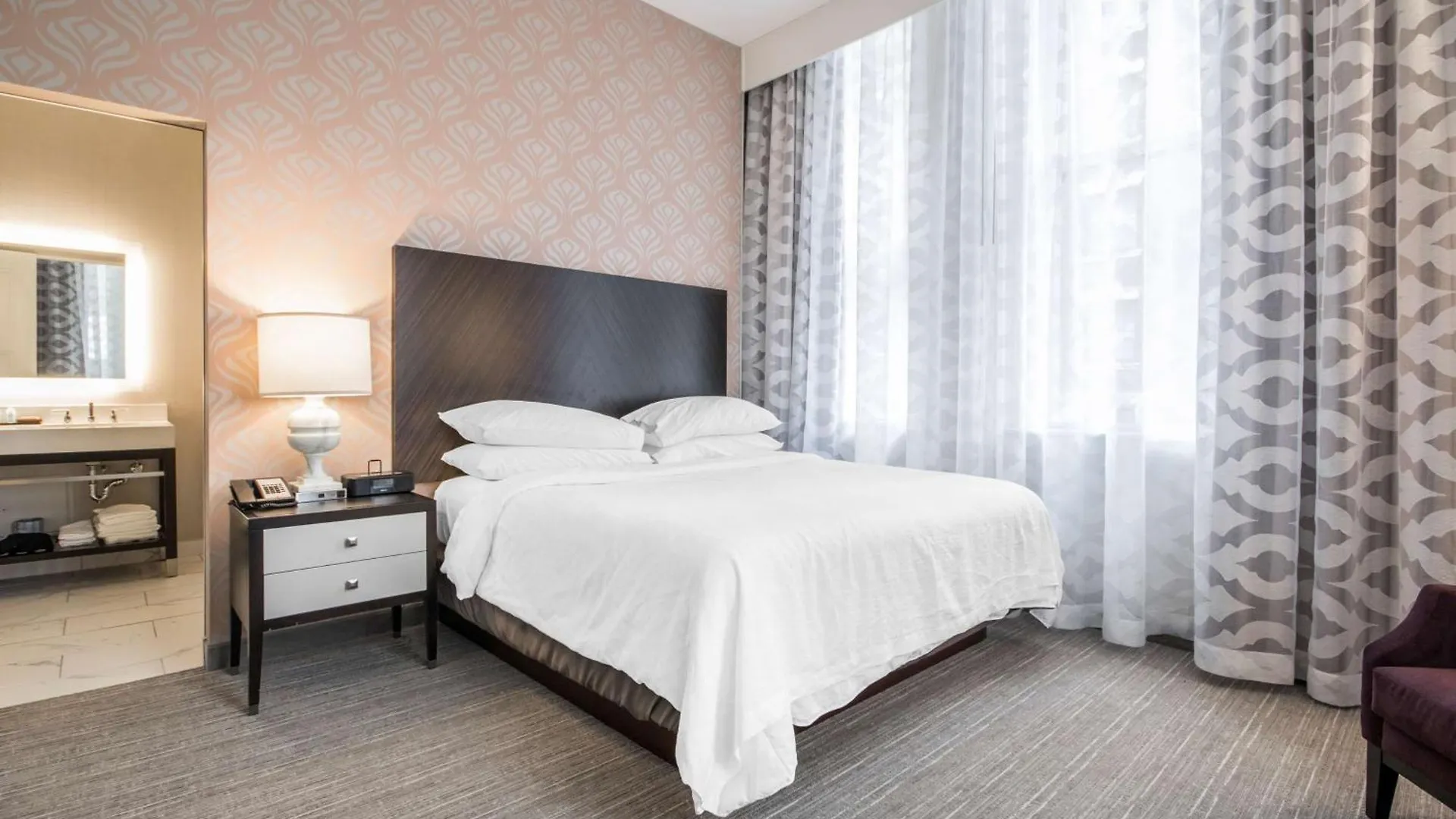 Embassy Suites Louisville Downtown 4*,