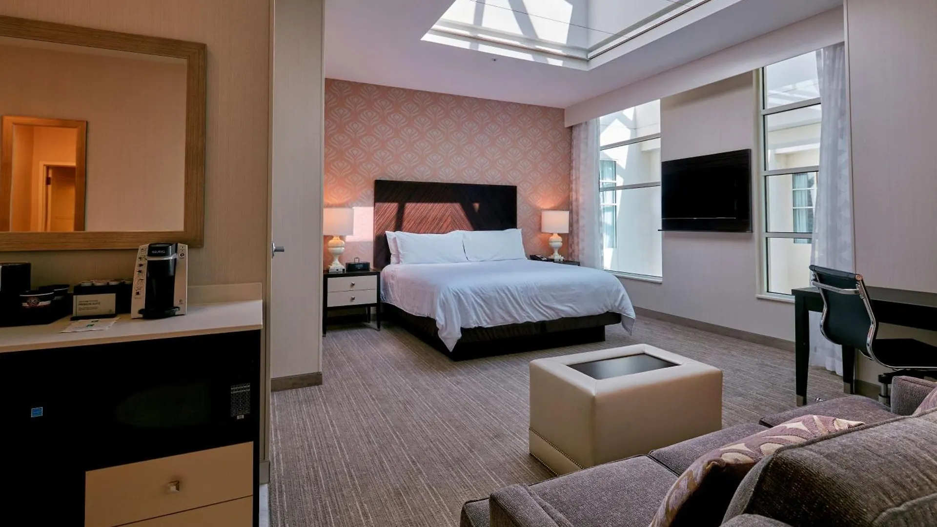 Embassy Suites Louisville Downtown Hotel