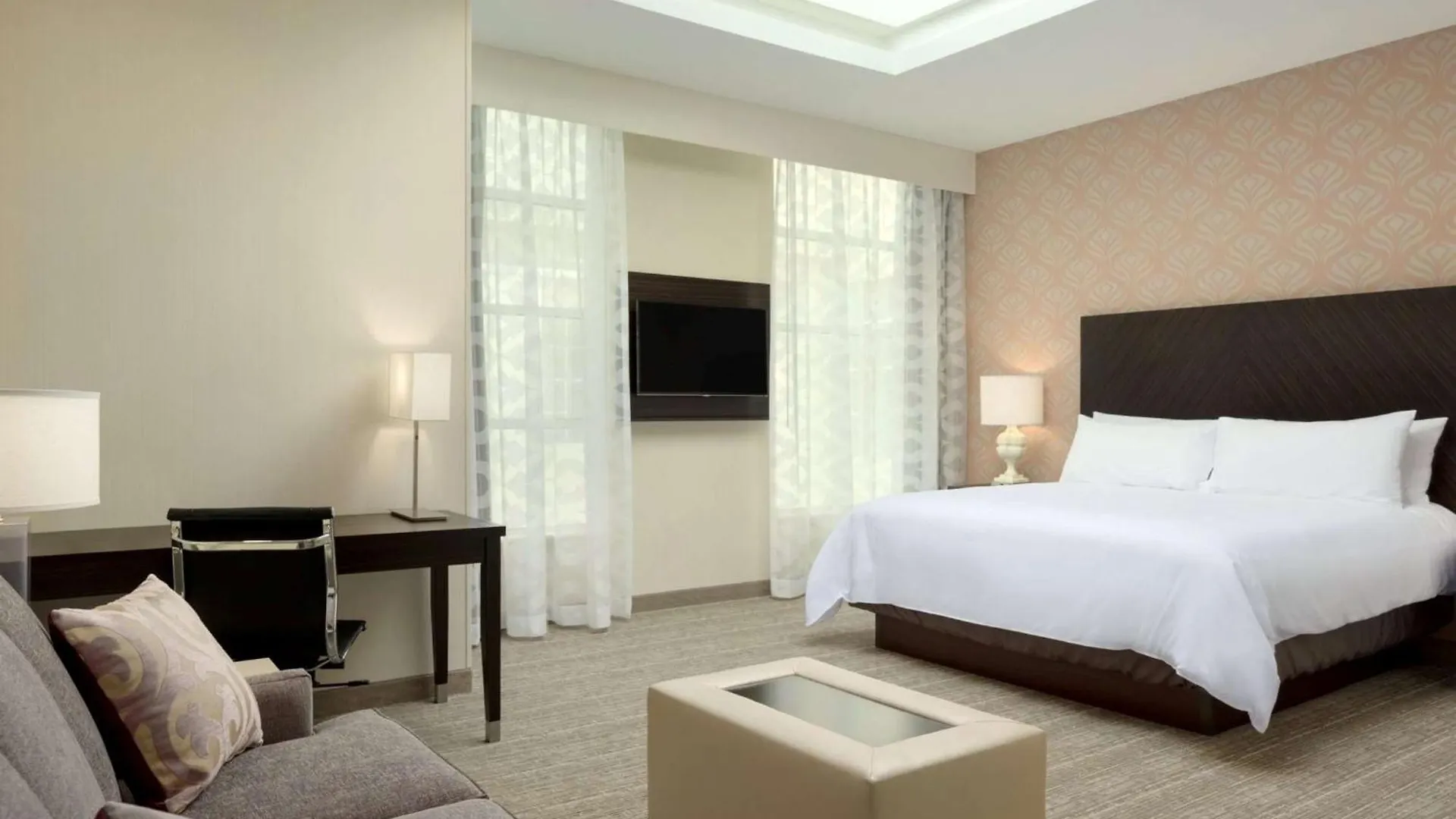 Embassy Suites Louisville Downtown Hotel