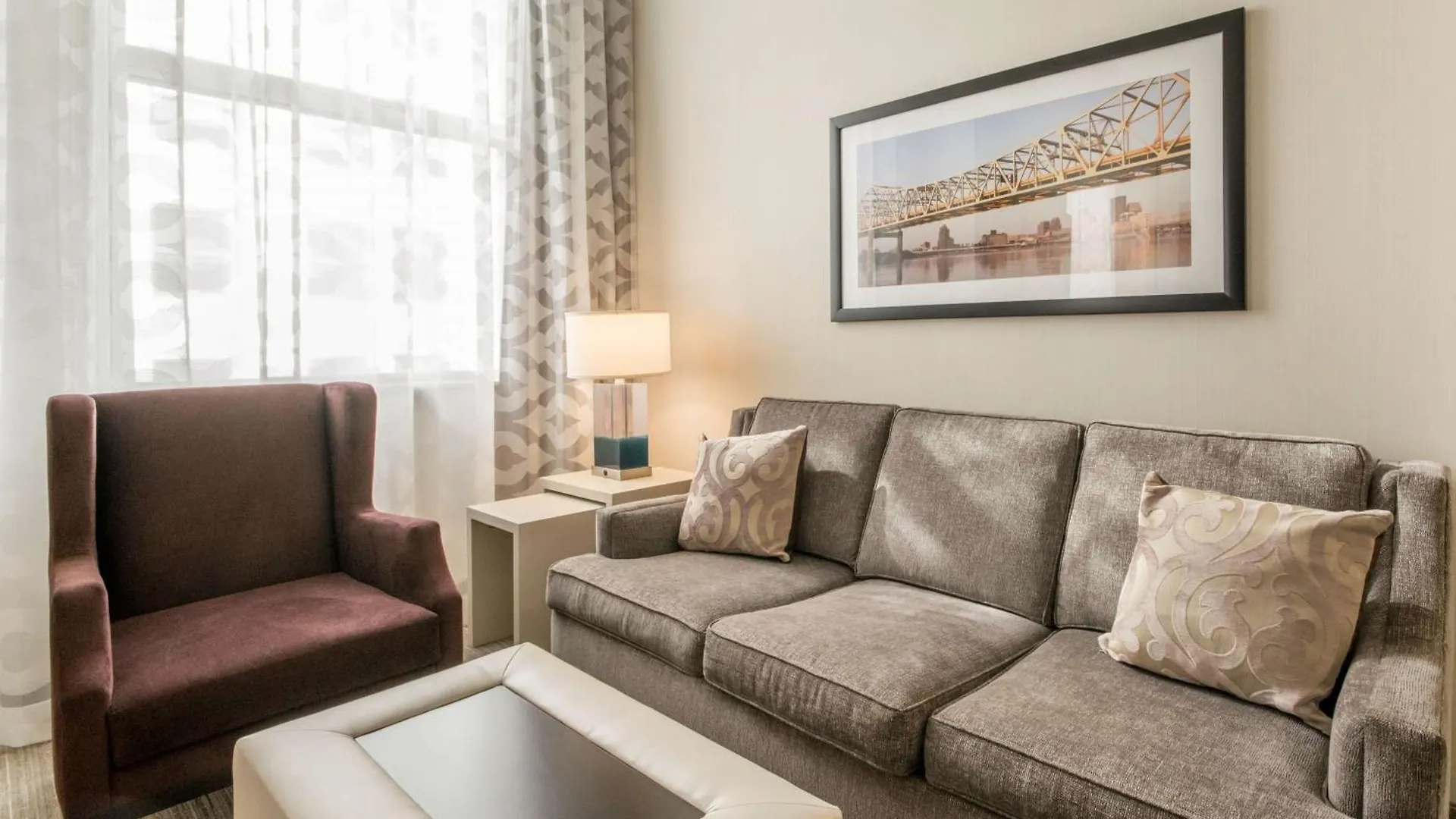 Hotel Embassy Suites Louisville Downtown