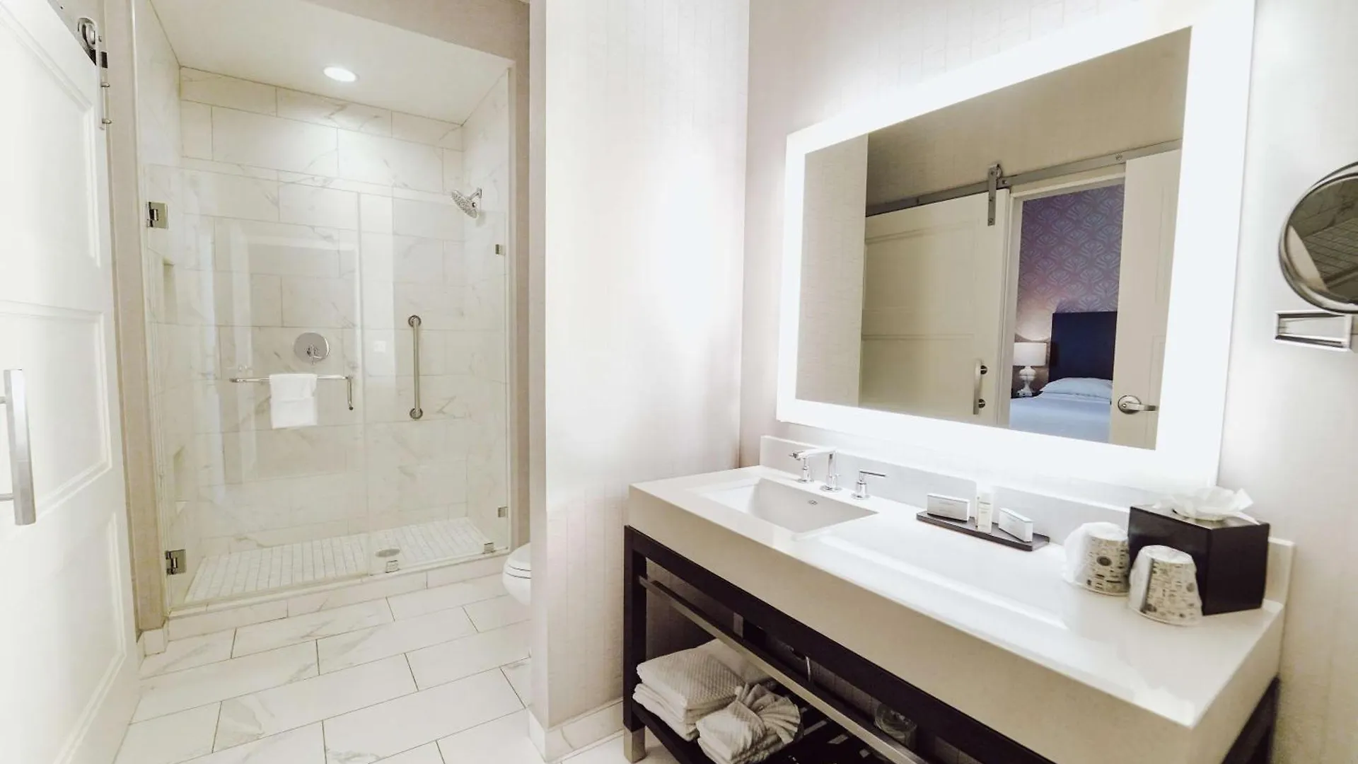 Embassy Suites Louisville Downtown Hotel